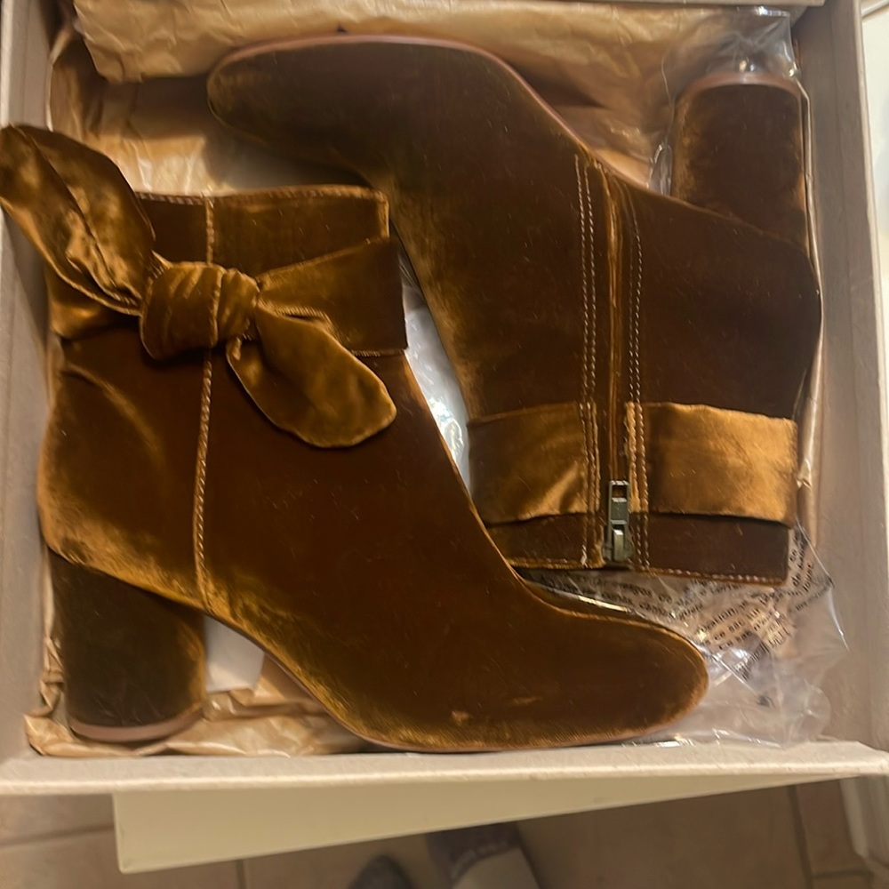 Madewell velvet ankle boots size 7.5 NIB💃💄 - Picture 3 of 6